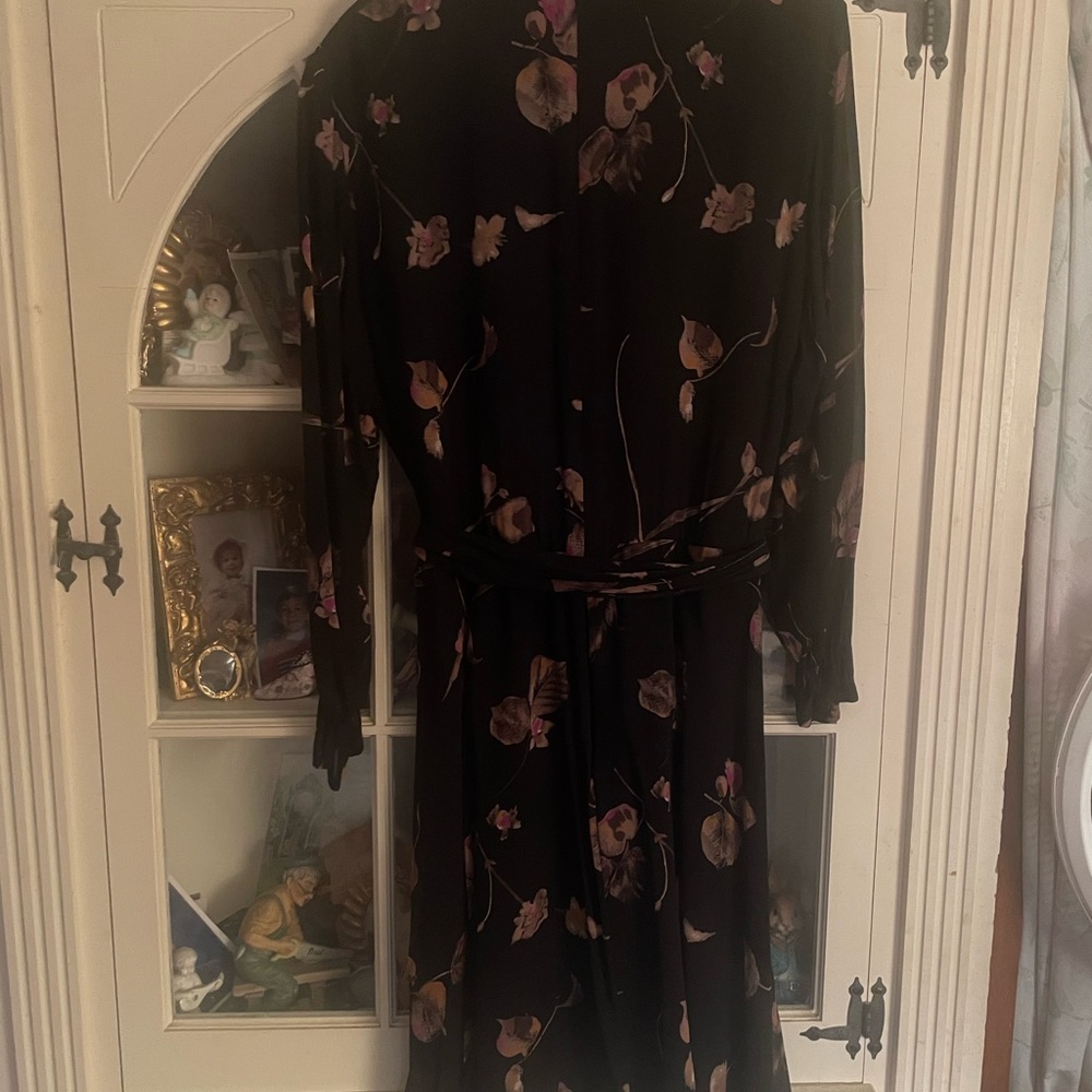 Dana Buchman 100% Silk Black Floral, lined  long sleeve Dress 16 - Picture 3 of 7